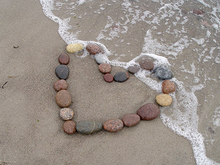 Steine-Herz am Strand